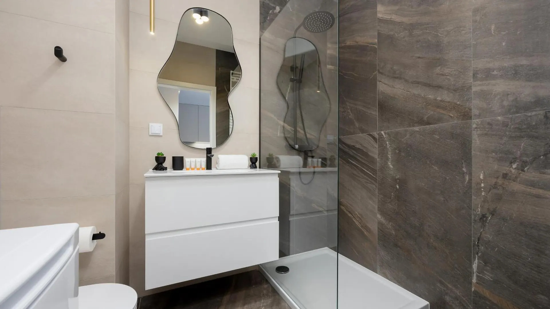 Piekne Studia Dla 3 Osob & Parking Warszawa By Noclegi Renters Polen